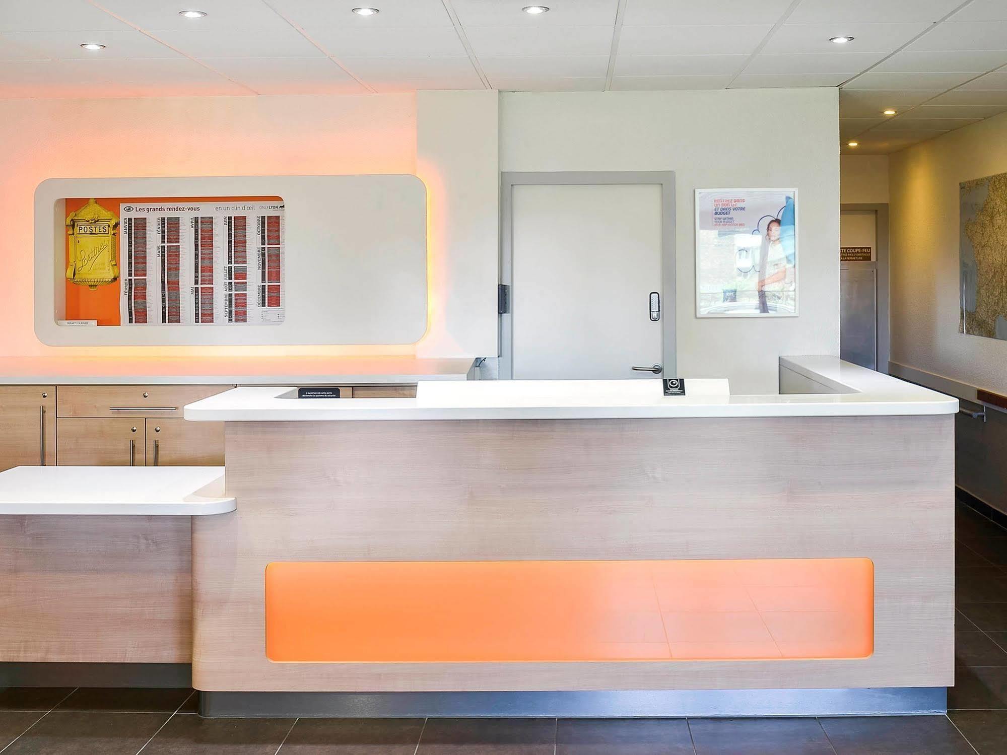 Hotel Ibis Budget Lyon Sud Saint-Fons A7 Ngoại thất bức ảnh